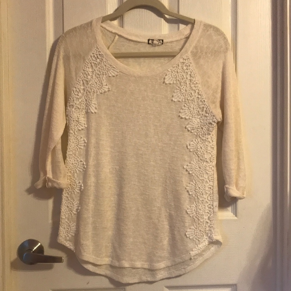 Elegant white long sleeve shirt